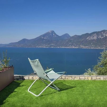 Villa Divina - Apt Prima Con Piscina E Vista Lago Castelletto Di Brenzone Exterior photo