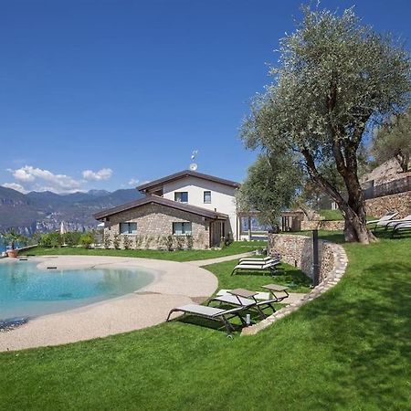 Villa Divina - Apt Prima Con Piscina E Vista Lago Castelletto Di Brenzone Exterior photo