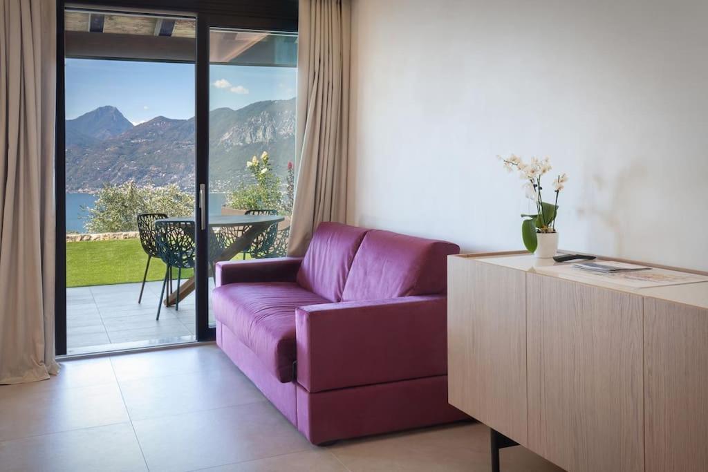 Villa Divina - Apt Prima Con Piscina E Vista Lago Castelletto Di Brenzone Exterior photo