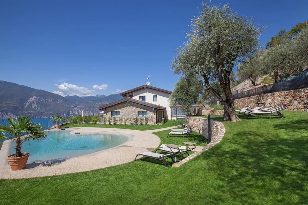 Villa Divina - Apt Prima Con Piscina E Vista Lago Castelletto Di Brenzone Exterior photo