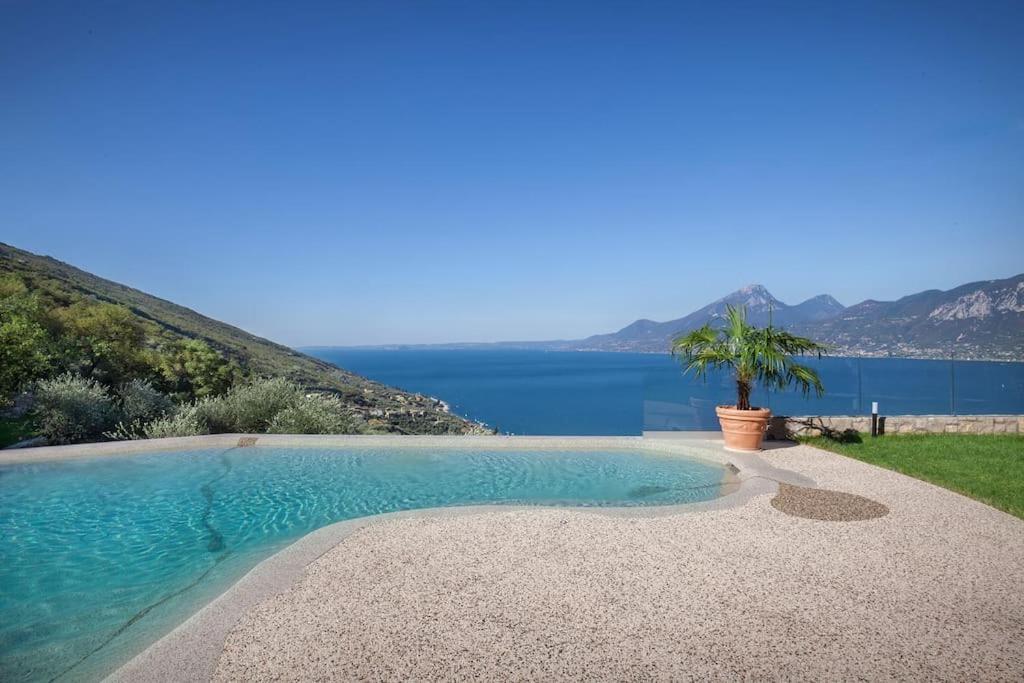 Villa Divina - Apt Prima Con Piscina E Vista Lago Castelletto Di Brenzone Exterior photo