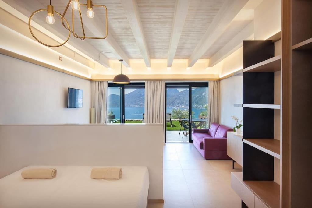 Villa Divina - Apt Prima Con Piscina E Vista Lago Castelletto Di Brenzone Exterior photo