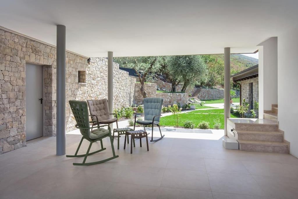Villa Divina - Apt Prima Con Piscina E Vista Lago Castelletto Di Brenzone Exterior photo