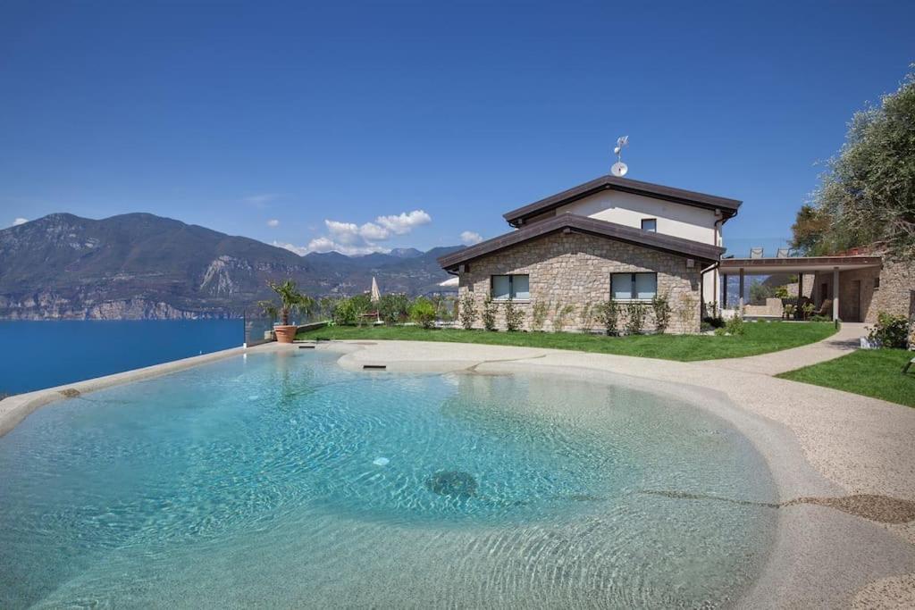 Villa Divina - Apt Prima Con Piscina E Vista Lago Castelletto Di Brenzone Exterior photo