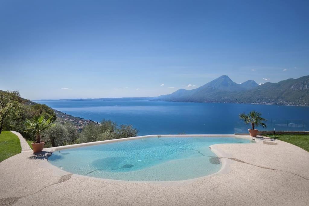 Villa Divina - Apt Prima Con Piscina E Vista Lago Castelletto Di Brenzone Exterior photo